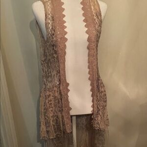 Chic Lace Sleeveless Robe in Beige longer in the back